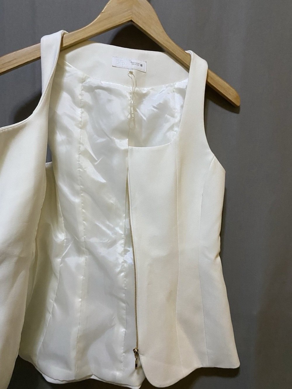 Zara Cream Zip-Front Sleeveless Peplum Top - Picture 6 of 9